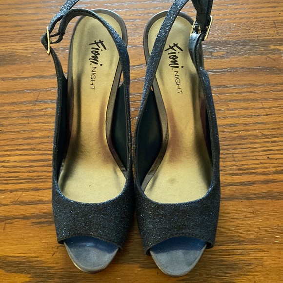 High Heel Shoes - Picture 1 of 2